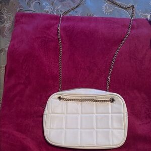 Chic White Quilted Crossbody Bag with Chain Strap